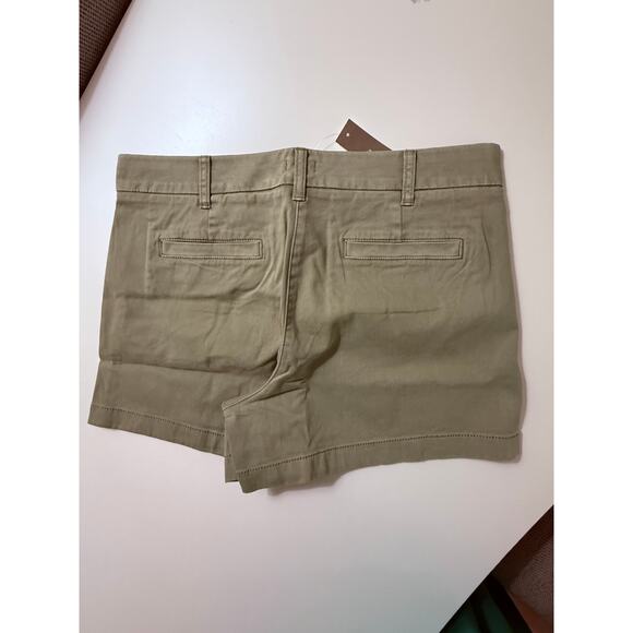 NWT J.Crew Women’s Olive Green Chino Shorts – Size 8 - Picture 2 of 5